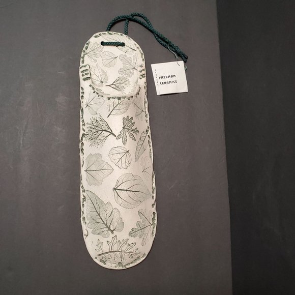 Freeman Ceramics Wall Vase, Hand Crafted Leaf Imprinted USA, Ellen Freeman NEW - Picture 1 of 11